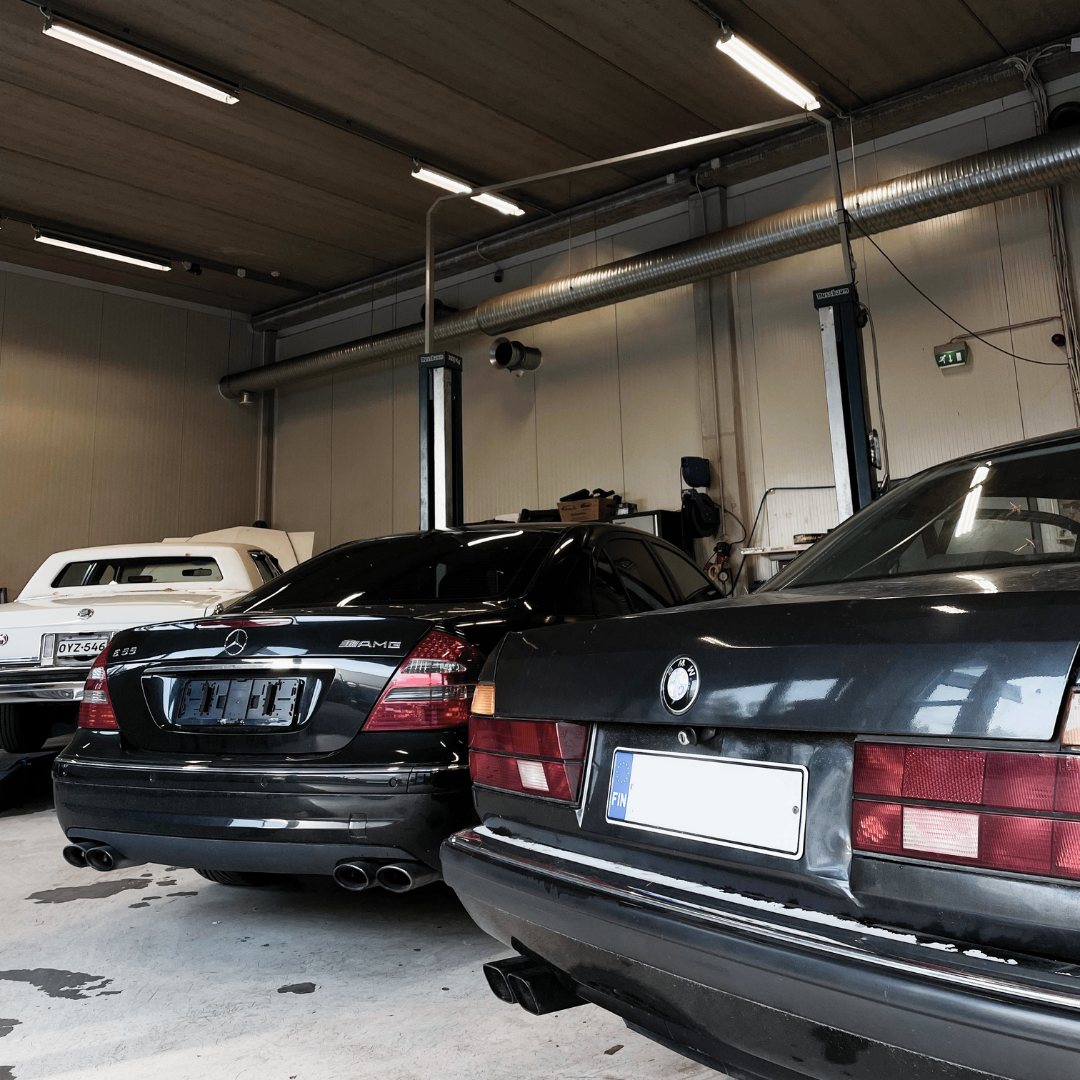 BMW ja Mercedes-Benz huollossa IVERA Autohuollon korjaamolla